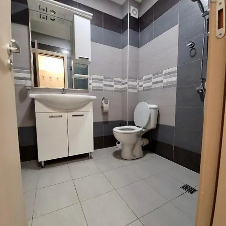 Winter 2 Bedrooms & 2 Bathrooms & Parking Apartment *
